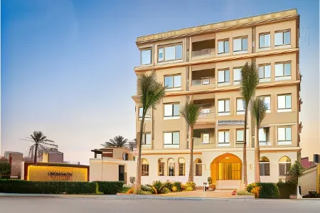 Mazar Pyramids Hotel