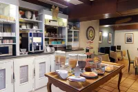 Hotel les Pasteliers - 2 ดาว