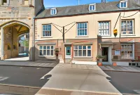 The Ancient Gatehouse & Rugantino Restaurant Hotels in Croscombe