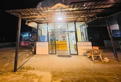 Hotel and Homestay Four Friends Tanah Merah Hotels in Kusial