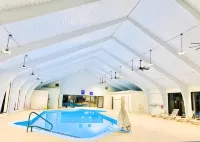 Days Inn by Wyndham Rutland/Killington Area - piscina