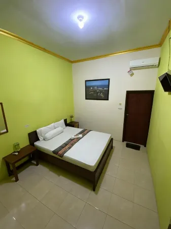 Watukarung Sackstone Guesthouse Отели в г. Пачитан