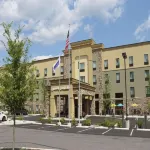 Hampton Inn & Suites by Hilton Stroudsburg Pocono Mountains - parking