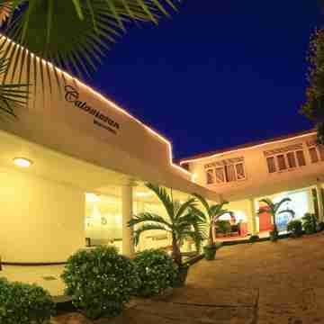 Catamaran Beach Hotel Hotel Exterior