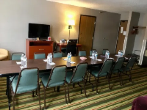 수퍼 8 바이 윈덤 클리어필드