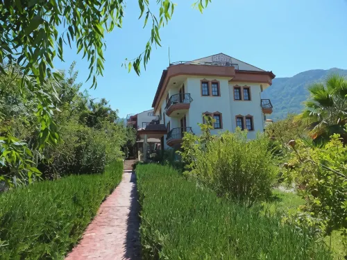 Everest Apart Hotel