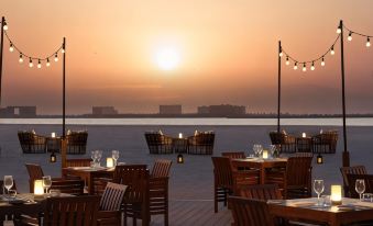 더 리츠-칼튼 라스 알 카이마 알 함라 비치 레스토랑