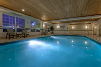 Country Inn & Suites by Radisson, Calgary-Northeast - Pool
