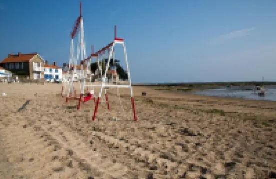 OLD: charming house 100m from the beach (2 bedrooms, 2 bathrooms)