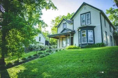 Close to everything! DISCOUNTS for Long Stays- Fully Remodeled