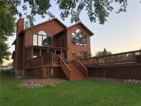 Lake front house with Pool and hot tub
