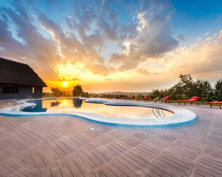 Emburara Farm Lodge Hotels in Kashari