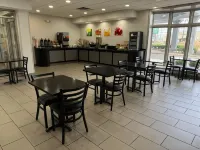 Quality Inn & Suites Banquet Center - breakfast