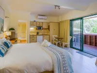 Boat Harbour Studio Apartments and Villas Hotels in Urangan
