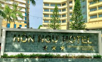 Hon Ngu Hotel CUA Lo Beach