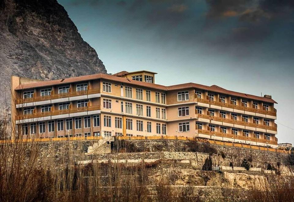3. Hotel Ma..