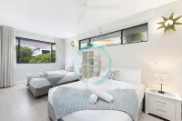 Zenlux Waterfront Mansion Infinity Pool Cinema