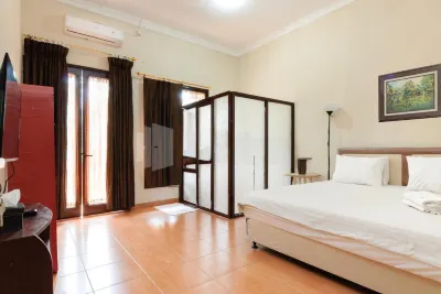 SR Residence Near Mall Ciputra Cibubur Mitra RedDoorz Hotels in Jatisampurna