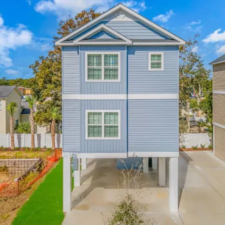 PRIVATE HOT TUB, steps from the beach, boardwalk and many other attractions.