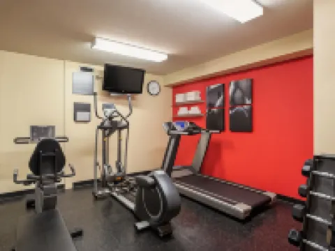 Travelodge Suites by Wyndham Regina / Eastgate Bay Hotels in Regina