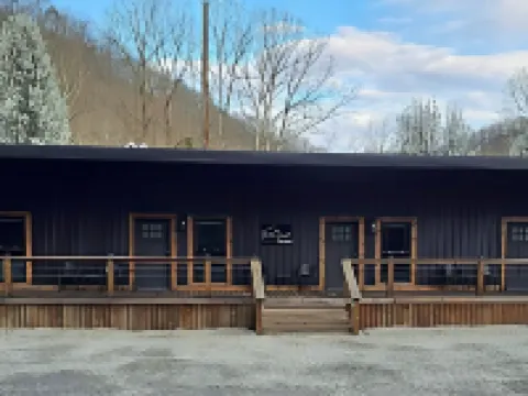 Hidden Jewell Studio Suite #4 - 2Bd/1BA Kitchenette & Washer/Dryer on Outlaws Hotels in Tug Hardee