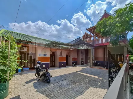 Janoko Guesthouse Syariah RedPartner Отели в г. Рембанг