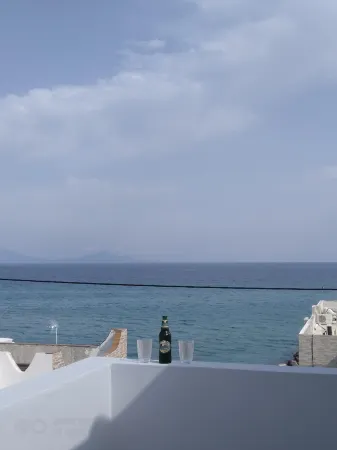 Fotaki's Home - Comfortable Newbuilt 2 Bedroom Home, 20 Meters from the Sea