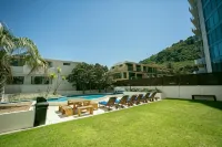 Beaumont Apartments - Pools
