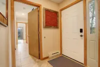 Ample Space and Modern Amenities - Charming Family Retreat Hotel a Granby