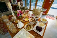 Thistle Hill Guesthouse - Walk to Many Wineries and Restaurants Hotels in Broke