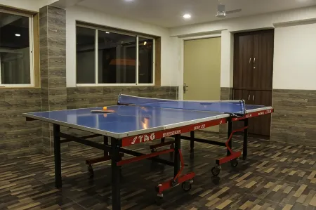 Hotel Sunny International Отели рядом с достопримечательностью «Poonam Chowk»