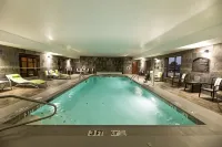 Holiday Inn Express & Suites Clinton Hotels in Clinton