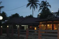Amazon Bungalow & Cottages Hotels near Body Rafting Citumang Pangandaran