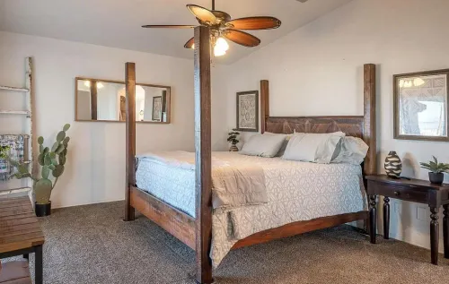 Beautiful Lake Havasu Pool Home in quiet neighborhood w/ Mountain & Lake VIEWS!