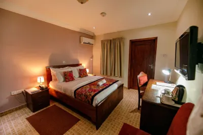 Mahogany Lodge, Cantonments Отели в г. 