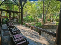 Tharnthong Lodge Hotels in Mae On