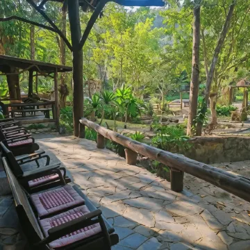 ธารทอง ลอดจ์ Tharnthong Lodge