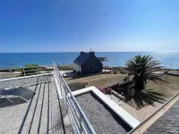Villa Perle Breathtaking sea view and beach 50 m'away! فنادق في Moelan-sur-Mer