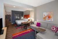 La Quinta Inn & Suites by Wyndham Greensboro Arpt High Point - 2-Star