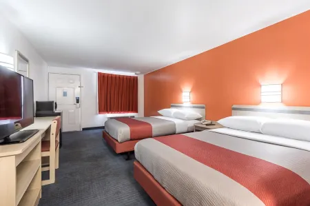 Travelodge by Wyndham Lansing Отели в г. Waverly