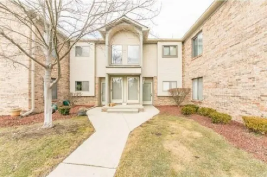 Ruby's private 2-bedroom home with parking. Recently renovated with flooring.