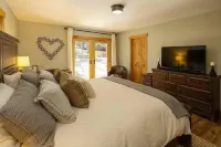 Serenity Tahoe Retreat - Hot Tub