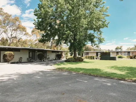 Meeniyan Motel Отели в г. Леонгата