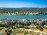 Peaceful Getaway at Island of Lake Travis- Beautifully decorated- Huge patio!