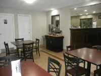 Super 8 by Wyndham Cincinnati/Springdale Oh Hotels in Springdale