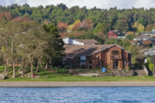 Cascades Lakefront Motel Hotels in 