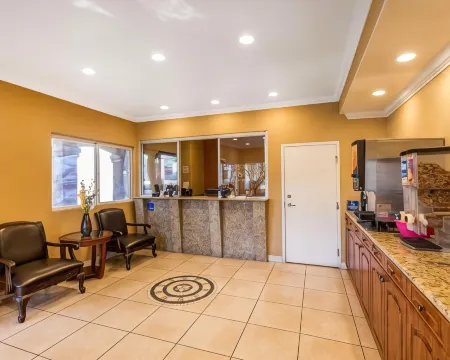 Rodeway Inn & Suites Corona