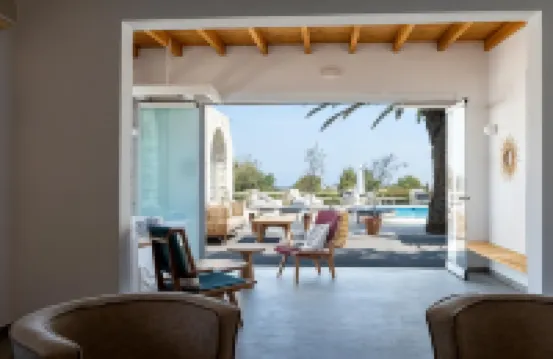 โรงแรมพนอย