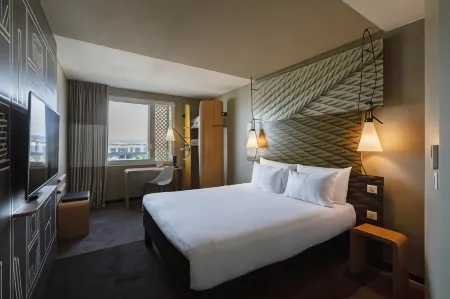 Ibis Lyon Carré de Soie Отели в г. Десин-Шарпьё