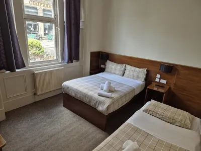 Glasgow House Hotels near Hunterian Zoology Museum